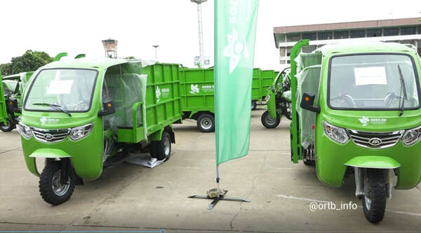 Le gouvernement béninois met 550 tricycles à la disposition des PME pour le ramassage d’ordures dans le Grand Nokoué