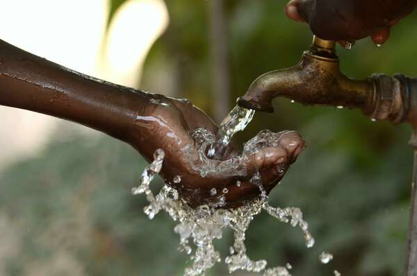 Fourniture d’eau potable en milieu rural : signature de trois contrats d’affermage